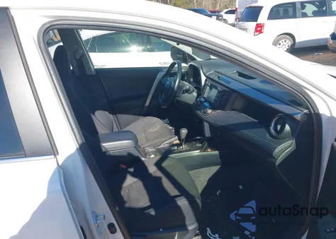 2018 Toyota Rav4 Xle z USA, uszkodzony, nr VIN JTMRFREV9JJ203012